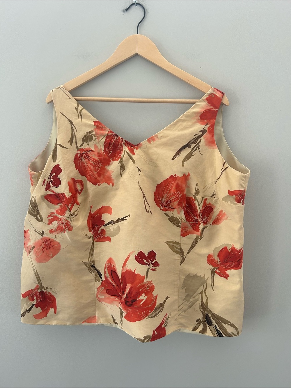 Vintage Dana Buchman Silk Linen Floral V-Neck Sleeveless Cream and Red Tank Top - Picture 2 of 6